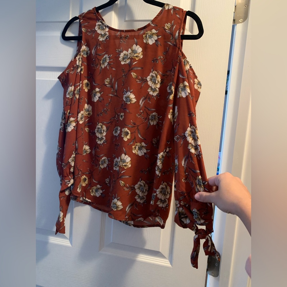 Women’s blouse size S